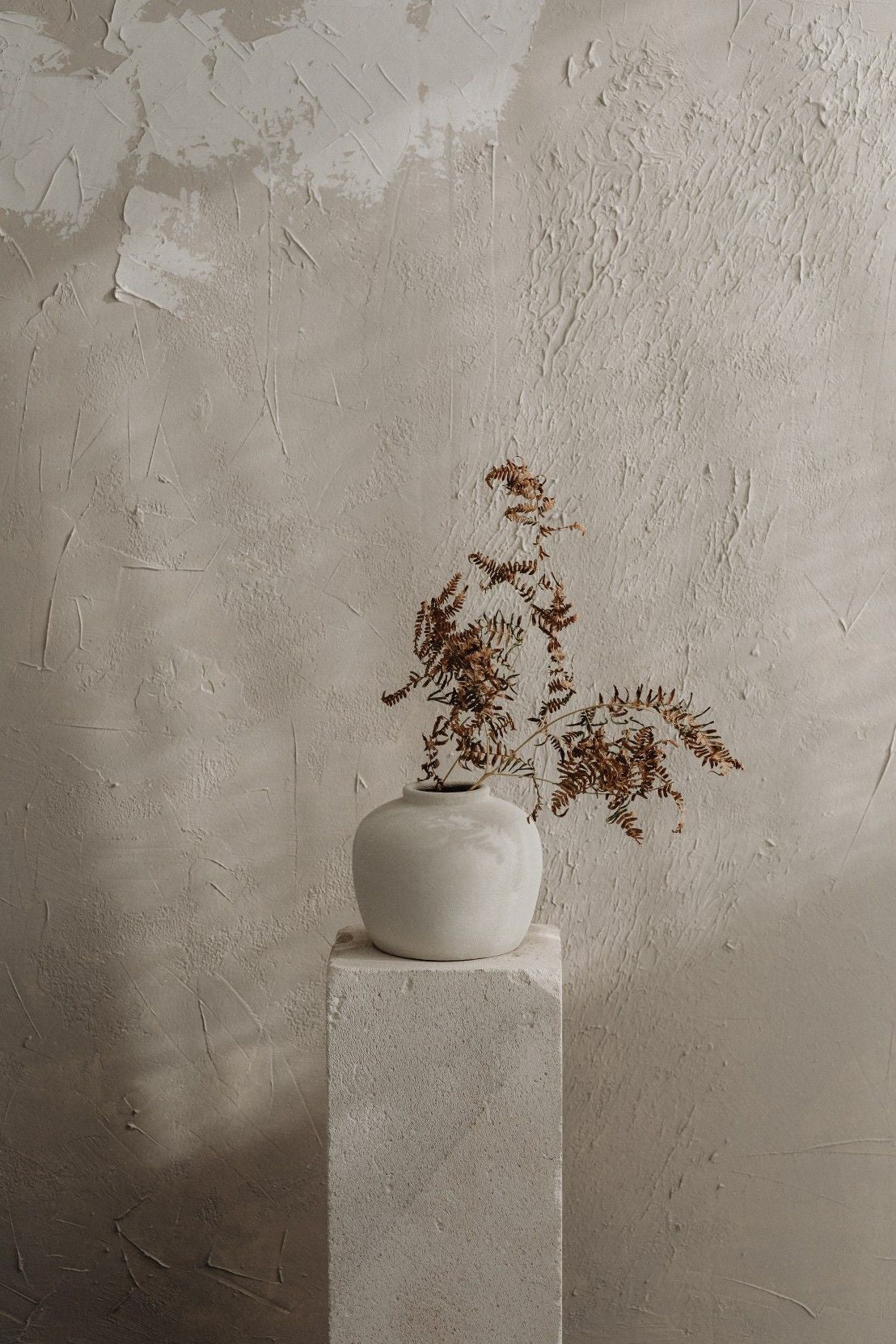 Ferente - Textured Base / Postament