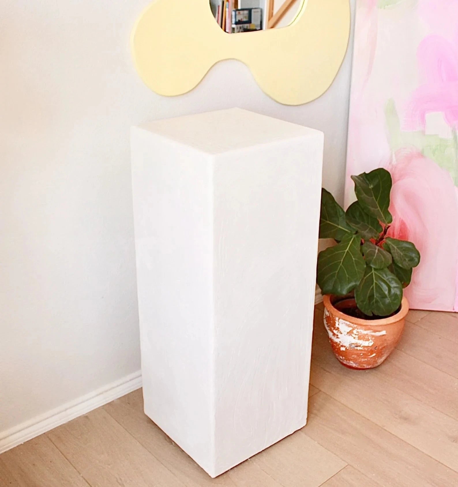 Ferente - Textured Base / Postament