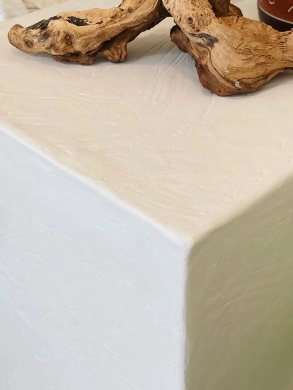 Ferente - Textured Base / Postament