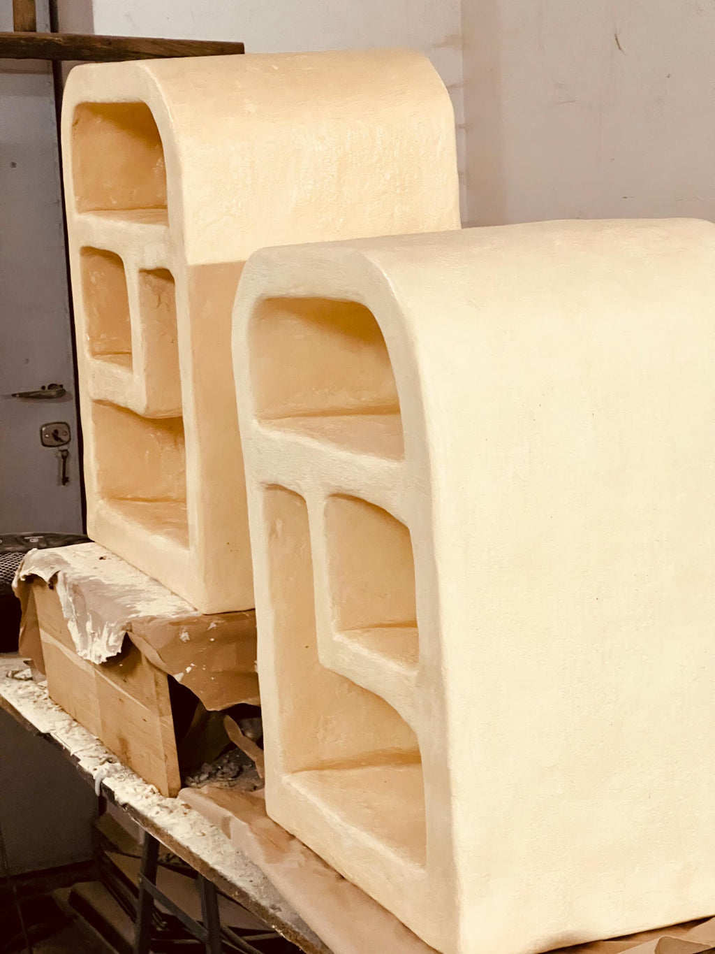 Maria - Pedestal / Side Table / Nightstand